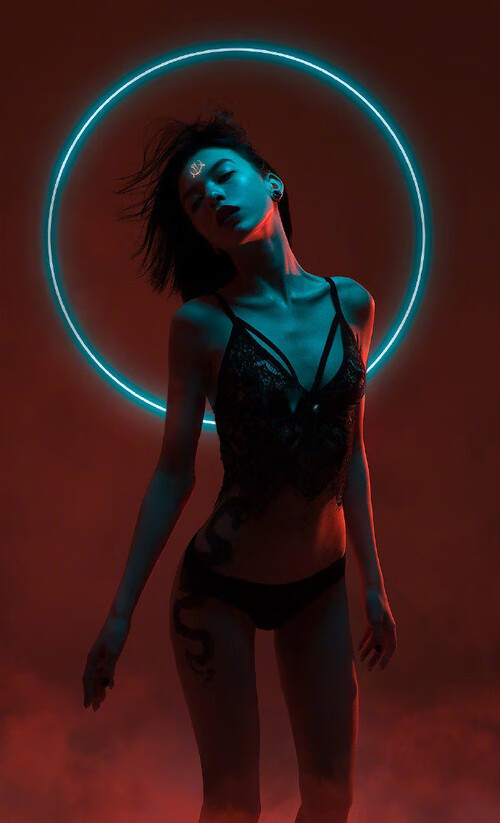 “德甲激烈比拼，领头羊不断迎战挑战”，德甲老大