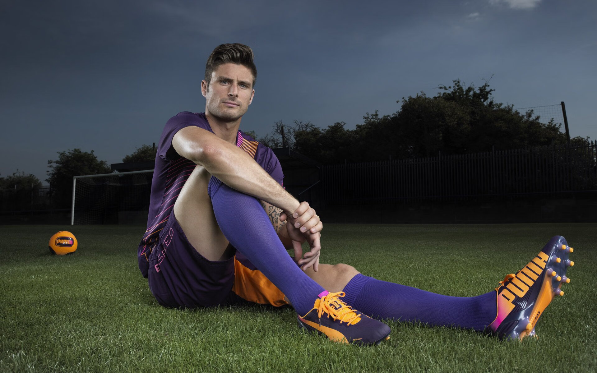 摩纳哥中后卫传中稳准,在攻防中有所贡献,摩纳哥著名后卫