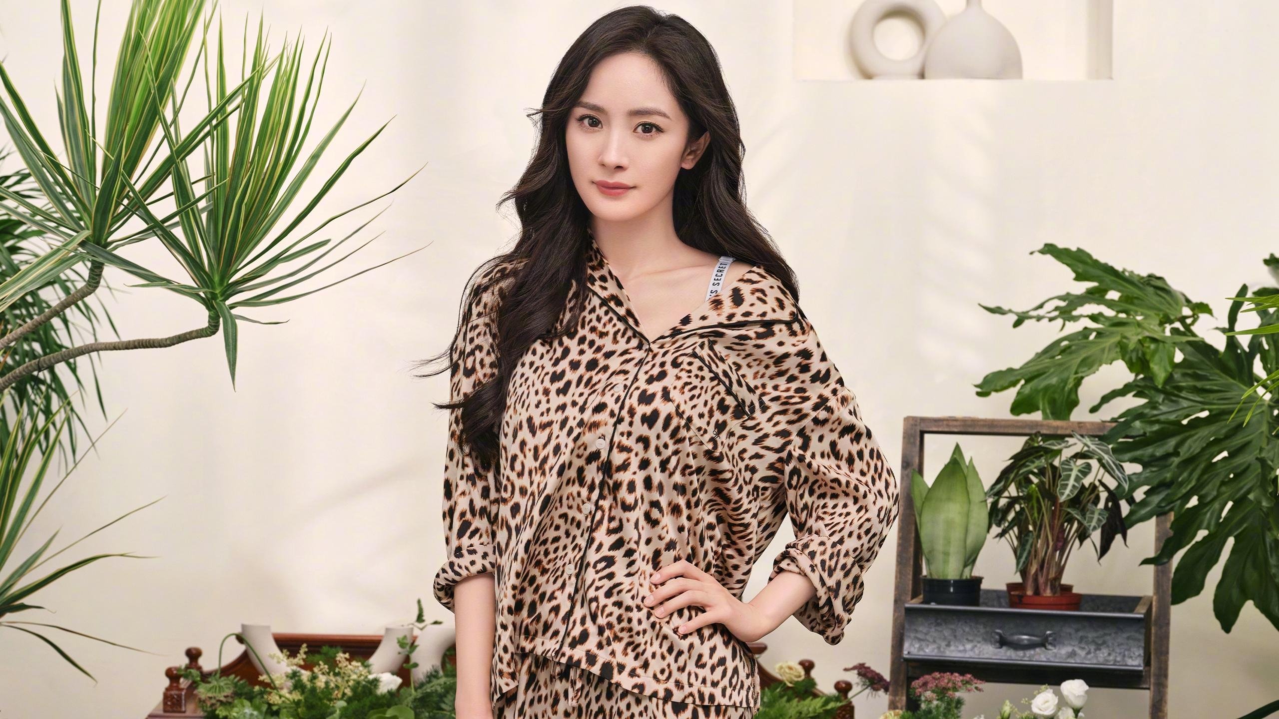 沙特女足国家队勇敢迎战,沙特女球迷